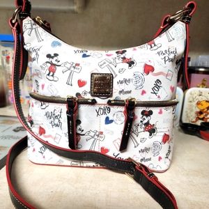 Disney Dooney and Bourke 2018 Sweethearts Mickey & Minnie Pocket Sac ShoulderBag